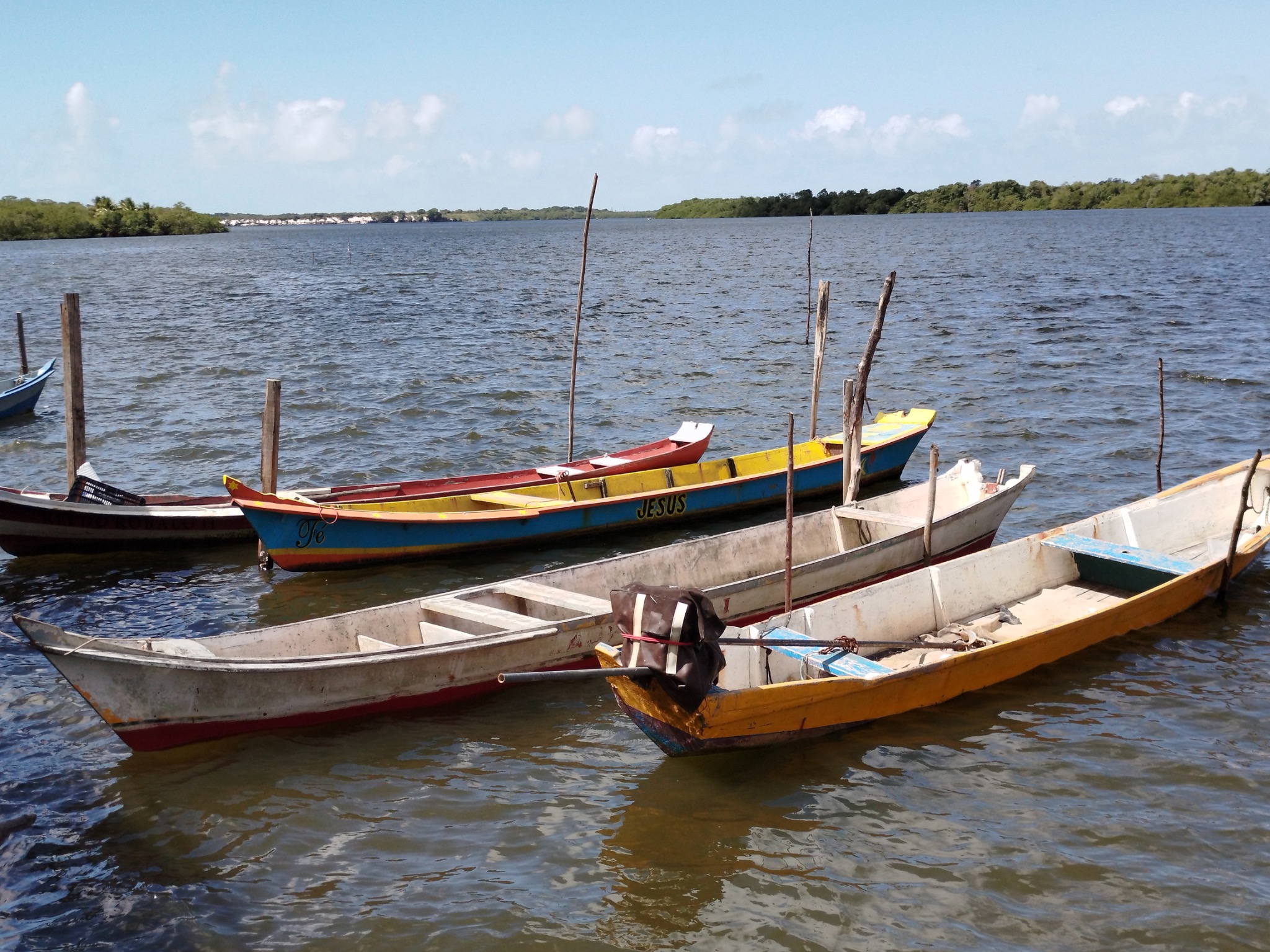 Barcos na comunidade São Brás, em Nossa Senhora do Socorro