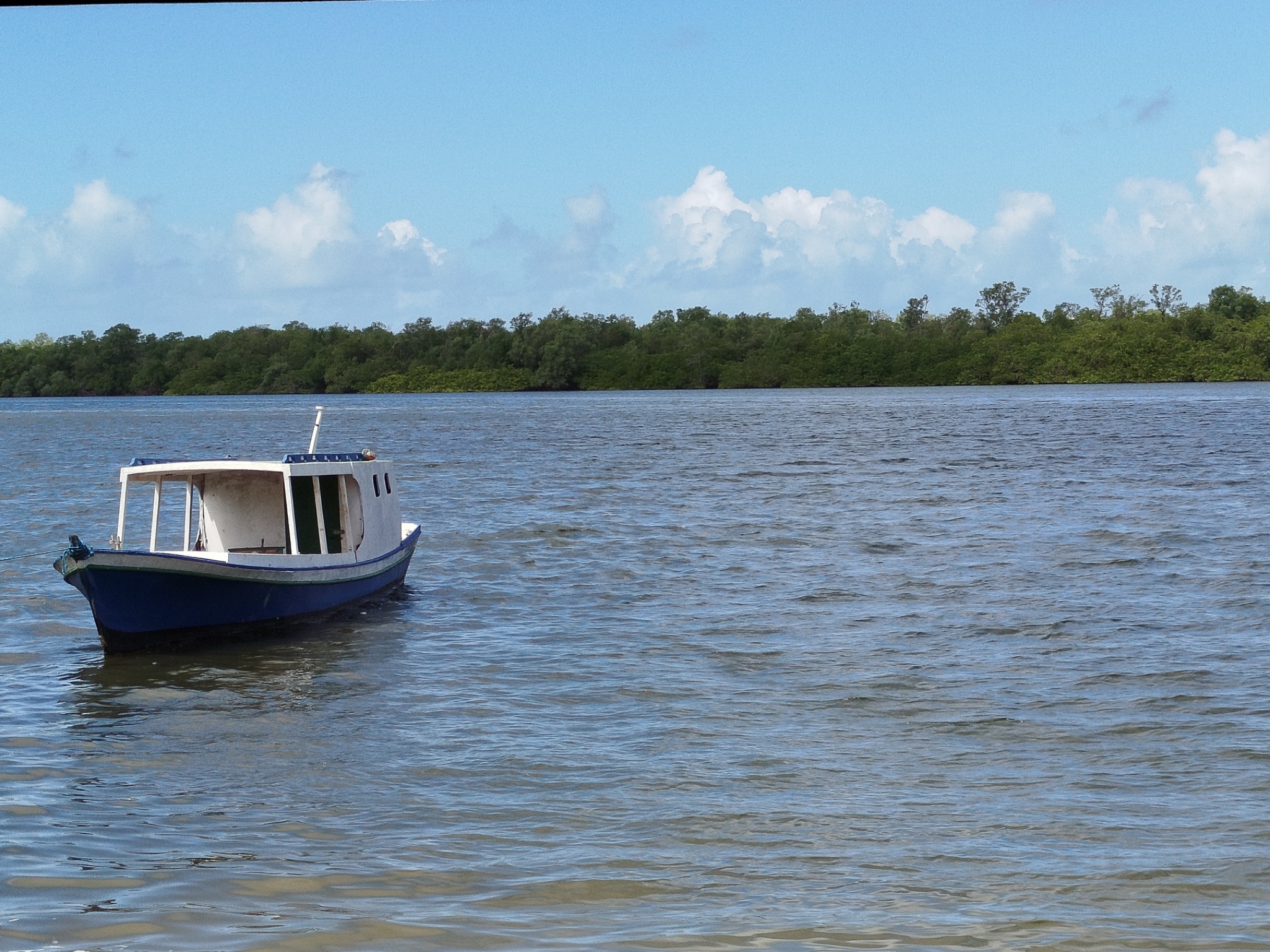 Embarcação no Rio do Sal, em Nossa Senhora do Socorro